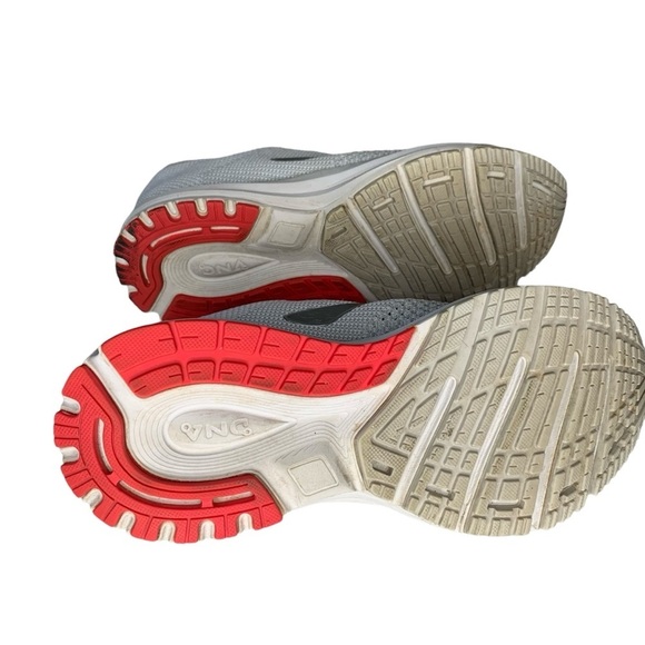 Brooks Revel 2 running/walking shoe light gray white‎ w neon pink laces. Size 9 - Picture 8 of 12